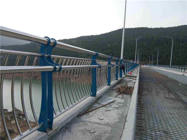 鄂尔多斯不锈钢桥梁护栏的特点及其在桥梁安全中的重要作用