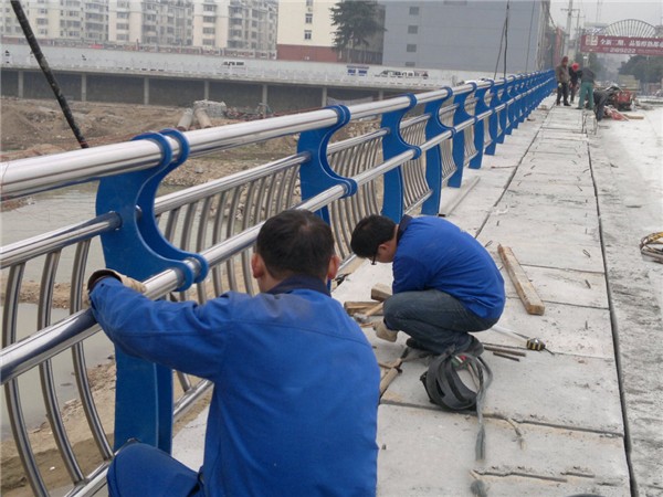 鄂尔多斯不锈钢桥梁护栏除锈维护的重要性及其方法